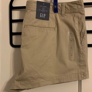GAP khaki “City Shorts”